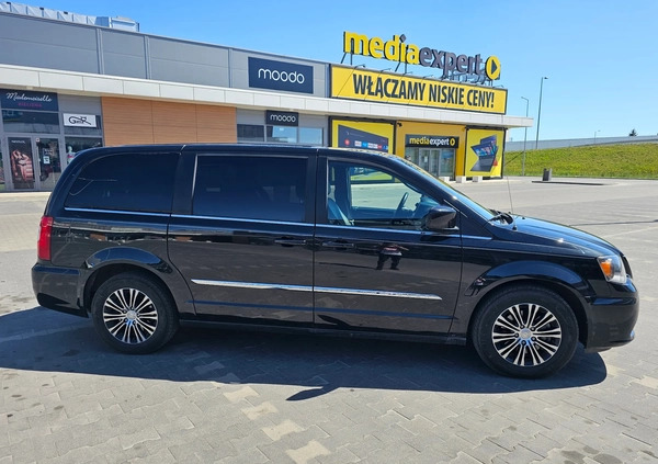 Chrysler Town &amp; Country cena 57500 przebieg: 183000, rok produkcji 2014 z Mława małe 191